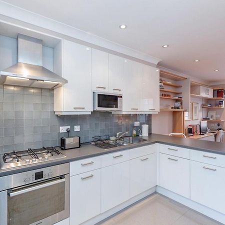Beautiful 1 Bedroom Apartment In Victoria London Exterior photo