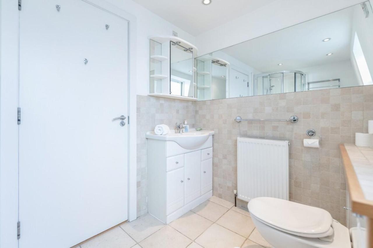 Beautiful 1 Bedroom Apartment In Victoria London Exterior photo